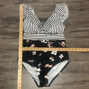 Cocoship Damen Badeanzug One Piece – Deep V-Ausschnitt, Rückenfrei Mit Rüschen, Streifen-Design